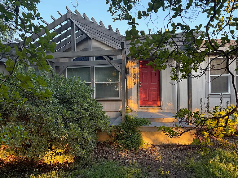 14320 N Curry Ave — Photo 2