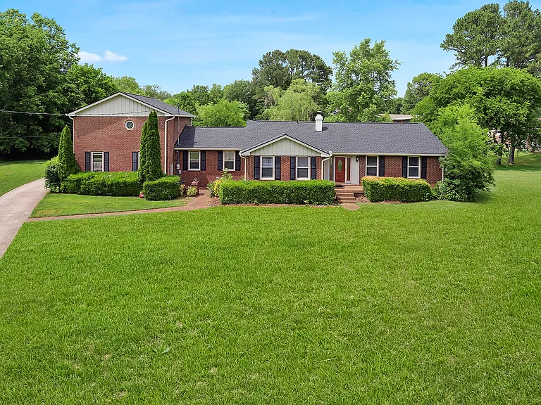8218 Falmouth Ct — Photo 2