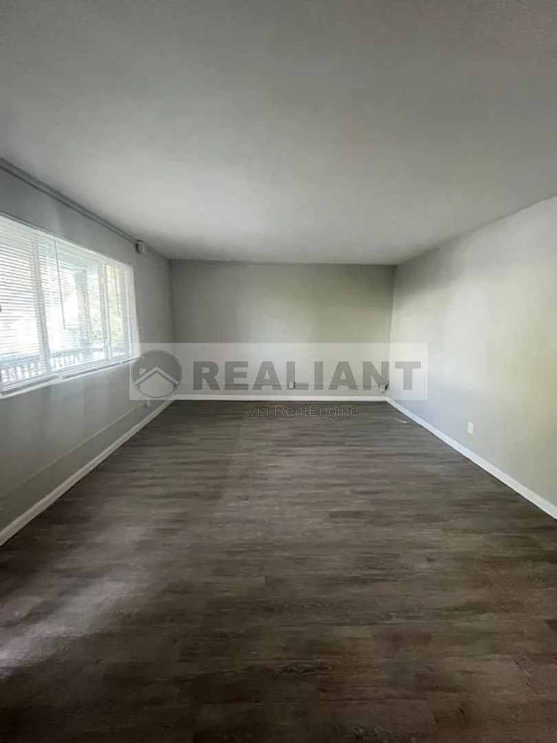 1 bed, 1.0 bath, 825 sqft, $595 — Photo 2