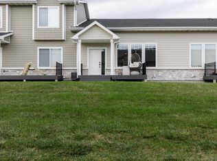 9140 Spring Crest Ln, West Des Moines, IA 50266