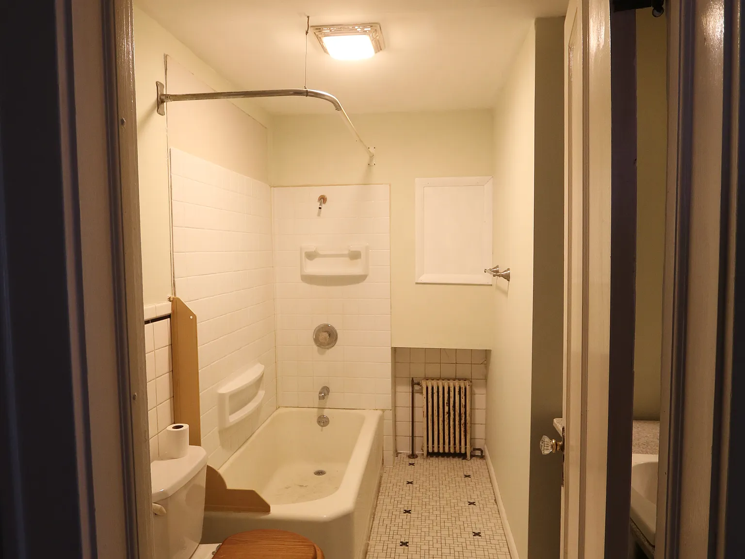 1 bed, 1300 sqft, $1,000 — Photo 4