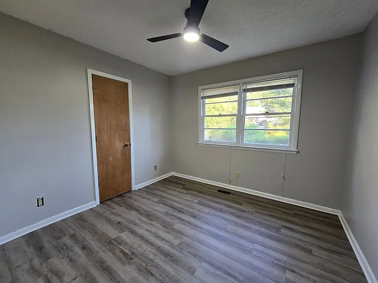 745 Rustland Dr — Photo 8