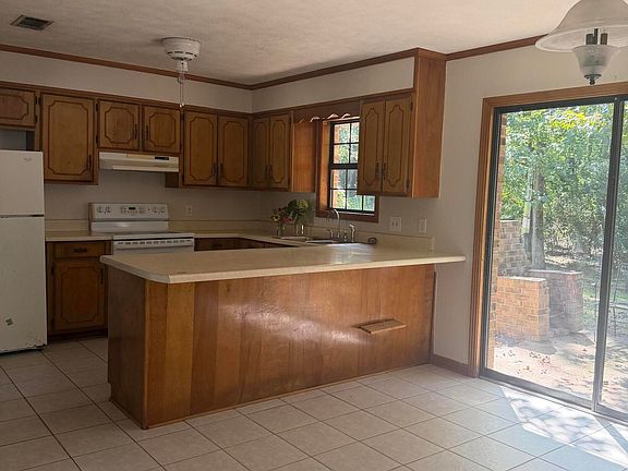 3rd image of 255 Shirley Dr
