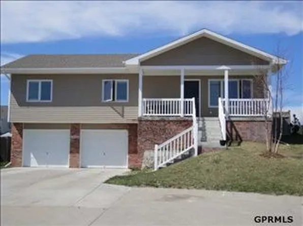 12404 217th St, Gretna, NE 68028