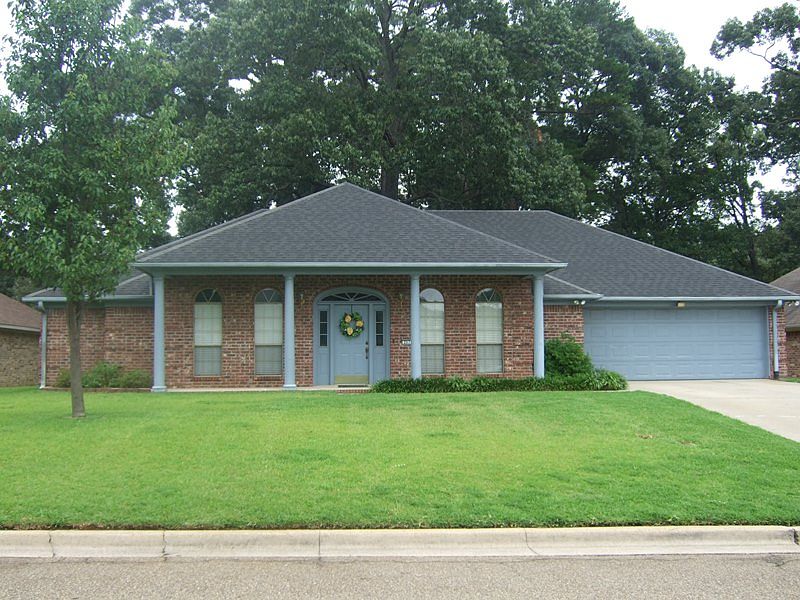 1st image of 207 Lakewood Dr
