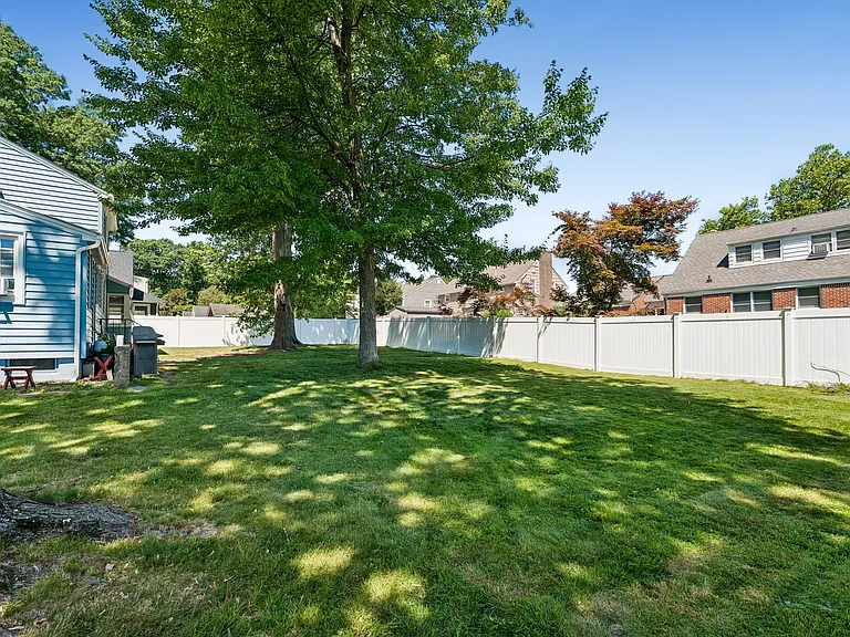 Flat fenced in back yard