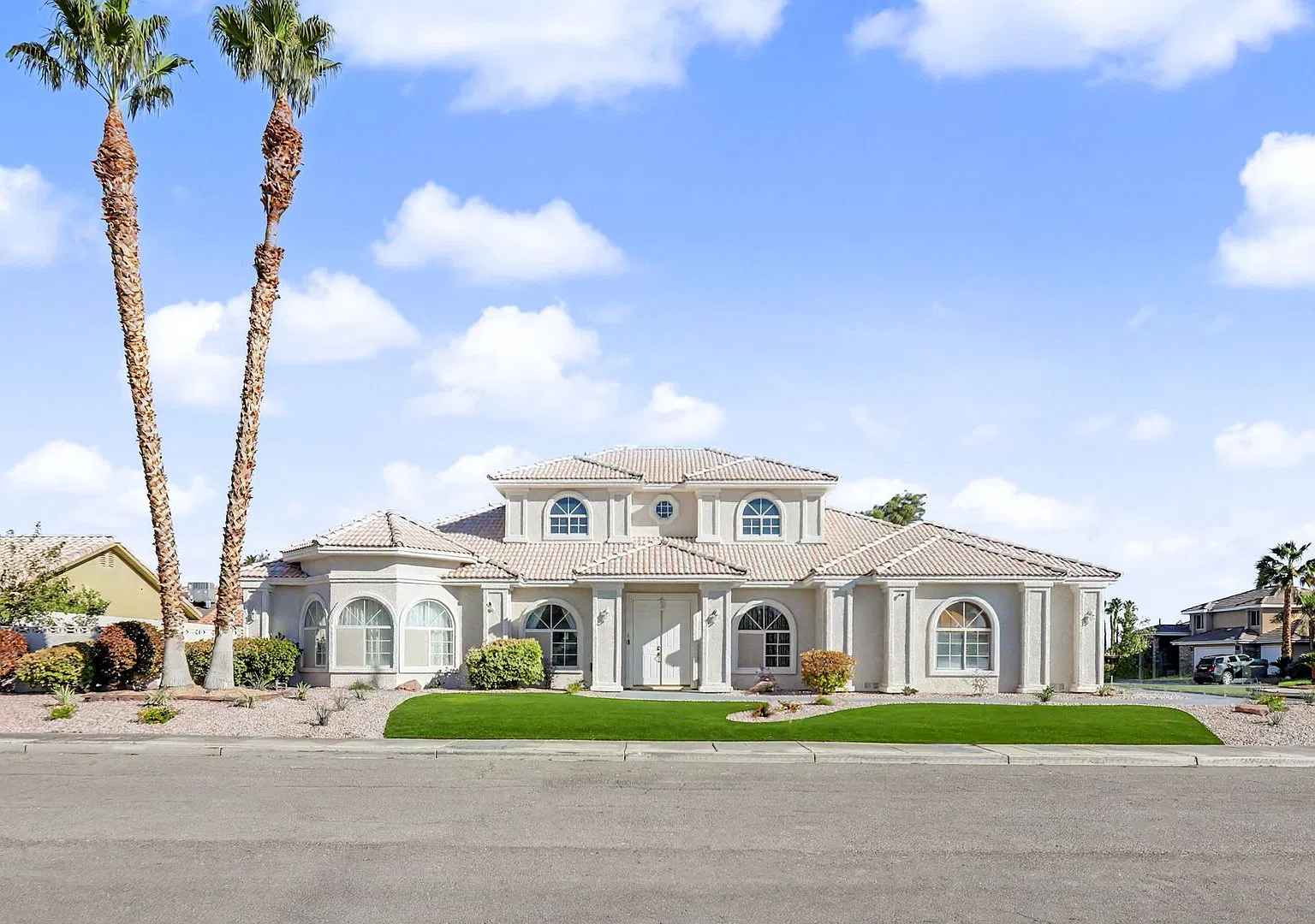 Fully Furnished Las Vegas Retreat With Private Pool & Flexible Lease Terms! — Photo 4