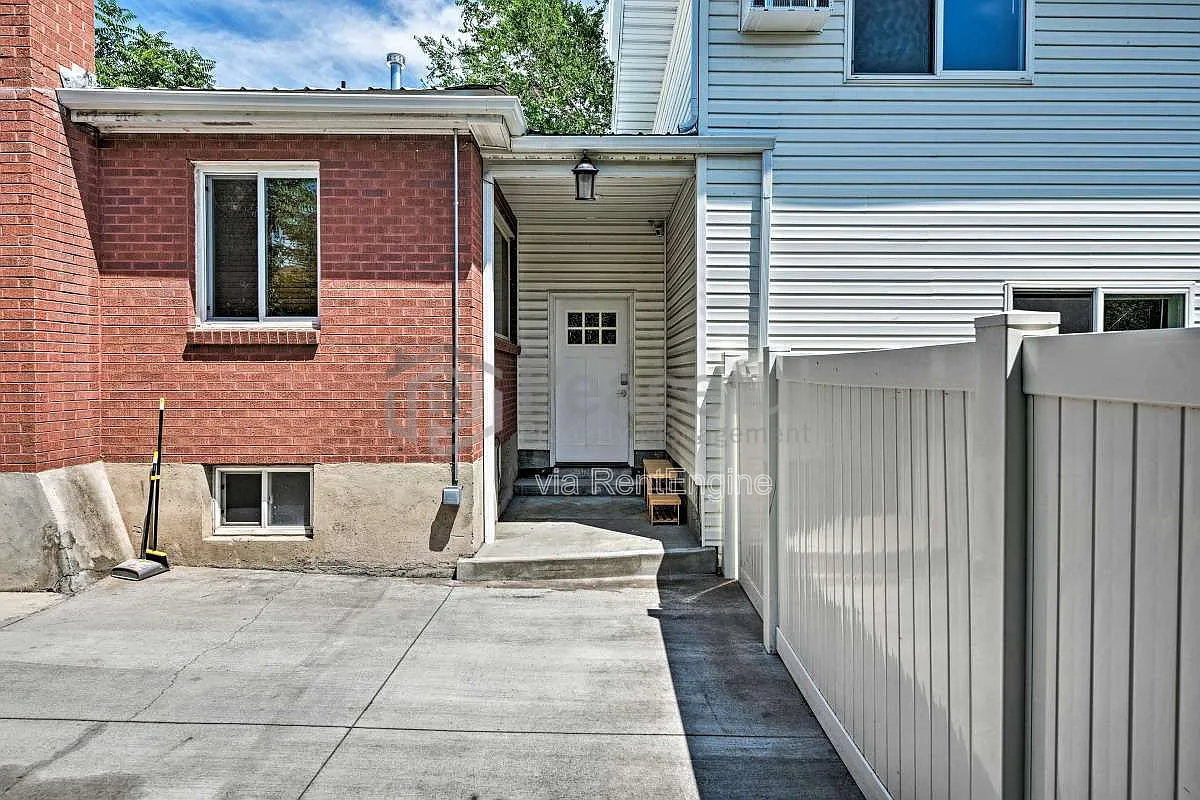 Building Photo - 462 E Haven Ave #C-1