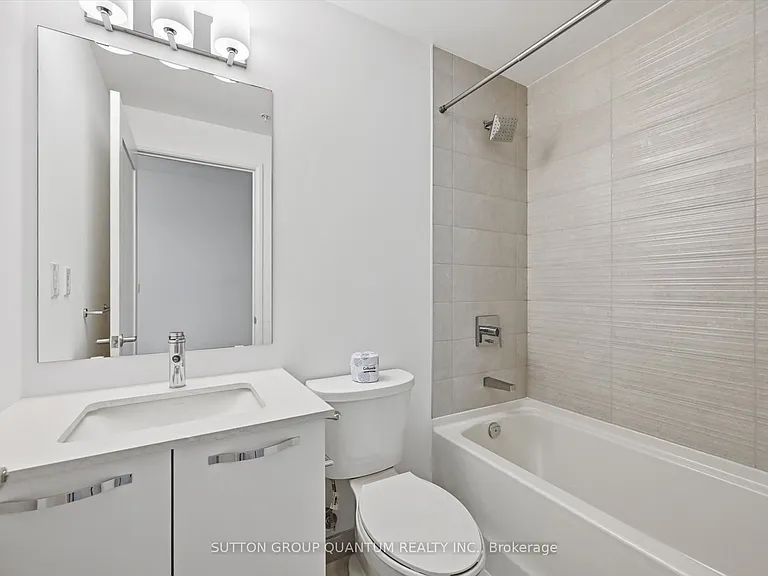 75 James St S #1221 — Photo 7