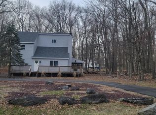 114 Hanky Hill Dr, Bushkill, PA 18324