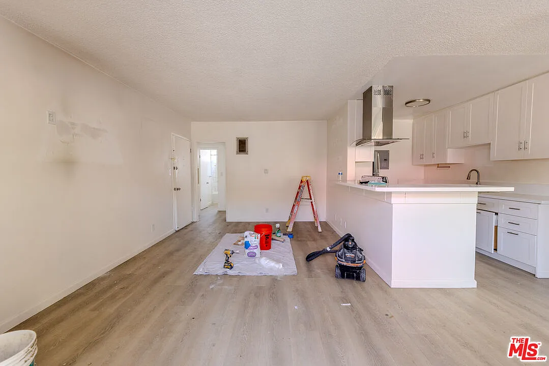 1 bed, 1.0 bath, 650 sqft, $2,350 — Photo 1