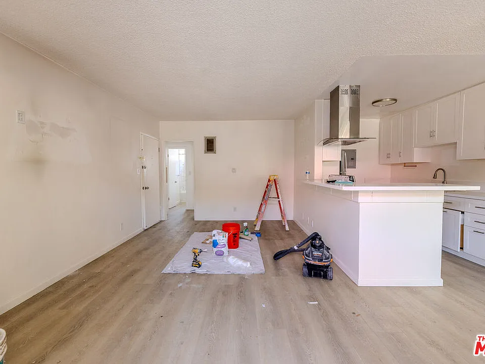 1426 S Orange Grove Ave #8
