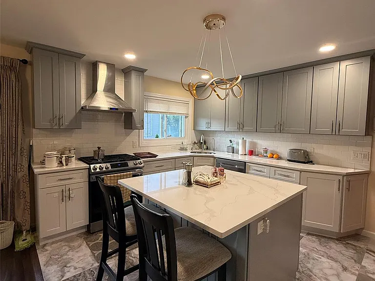 28 Peachtree Ln — Photo 5