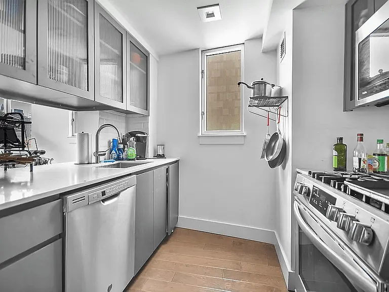 308 E 38th St #16A — Photo 3