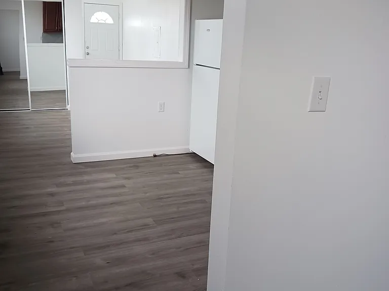 32 Bay Ave #4 — Photo 10