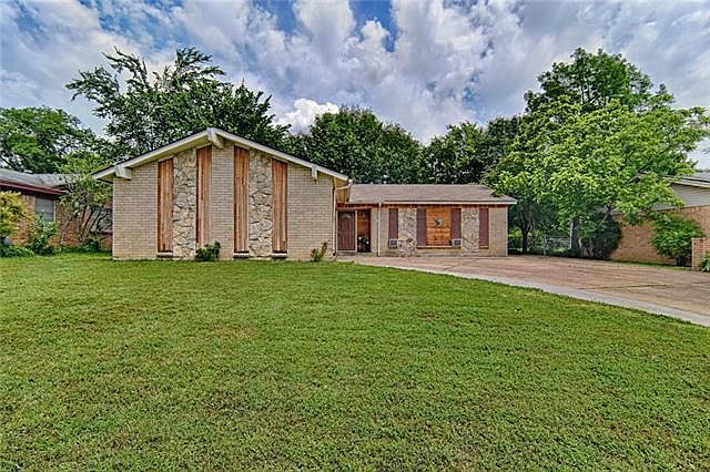 1st image of 724 Ponderosa Dr