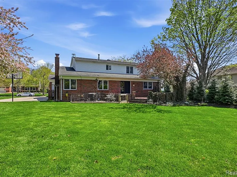 9025 Muirland Dr — Photo 36