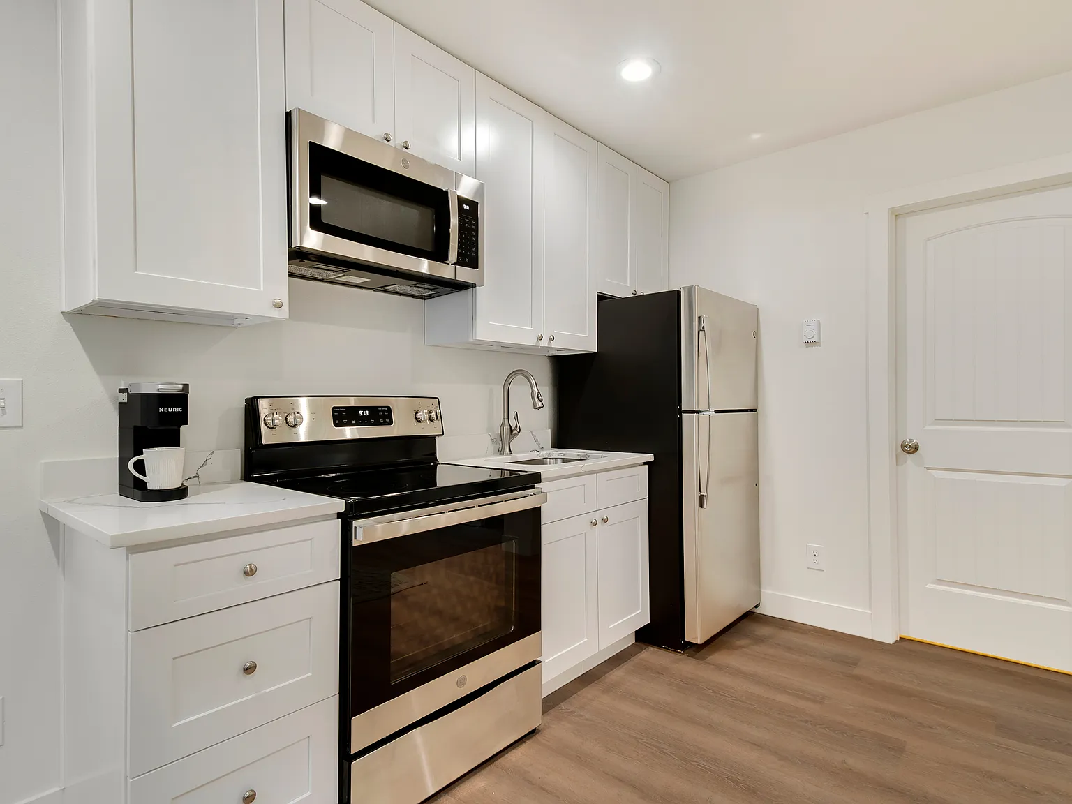 Studio, 420 sqft, $1,600 — Photo 2