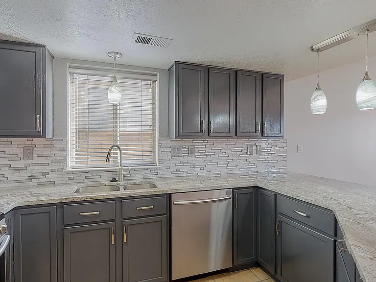 7200 Dancing Eagle Ave NE — Photo 9