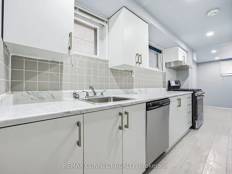50 Palmerston Ave #LOWER — Photo 2
