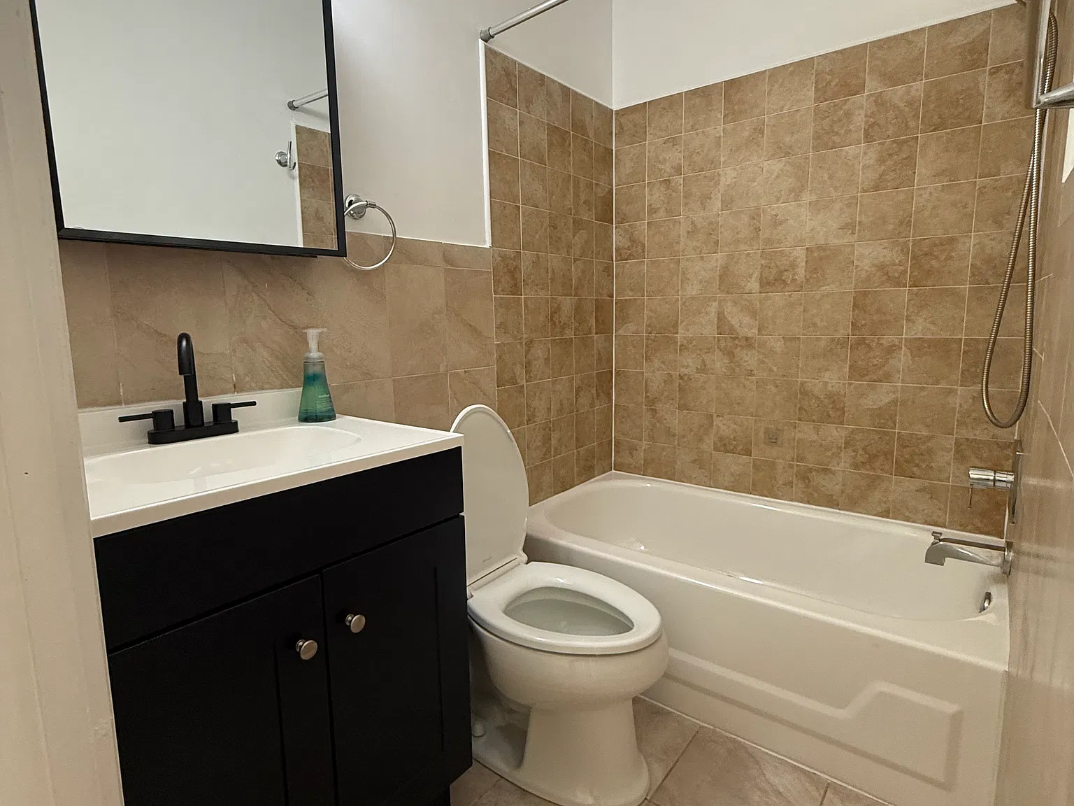 3 bed, 1100 sqft, $2,750 — Photo 4