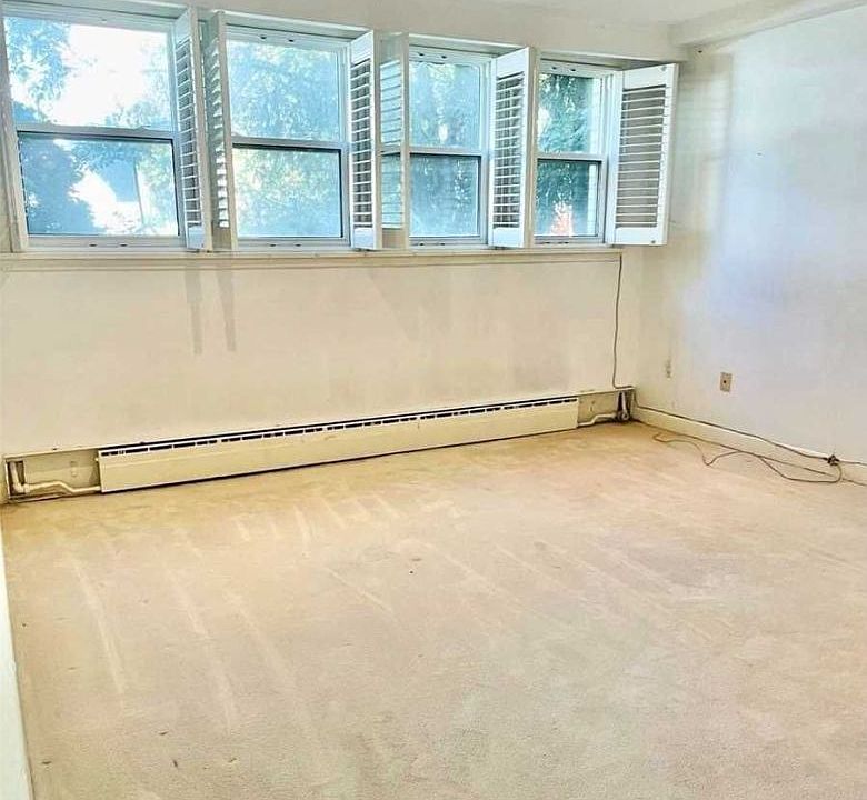 1st image of 47 Ranleigh Ave Basement 101