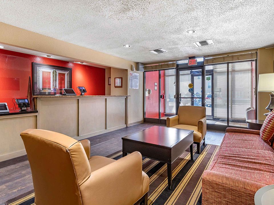 Lobby and Guest Check-in