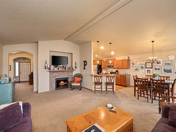 3rd image of 826 E Erickson Ct