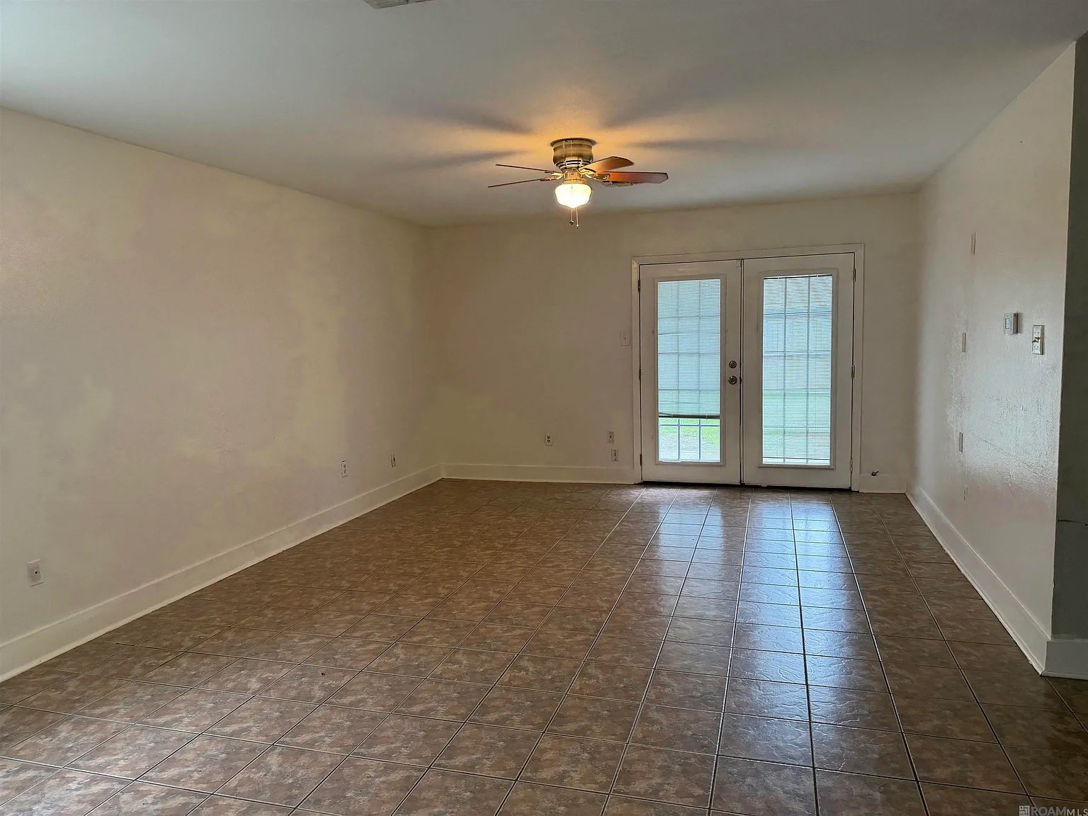 3 bed, 1200 sqft, $1,700 — Photo 2