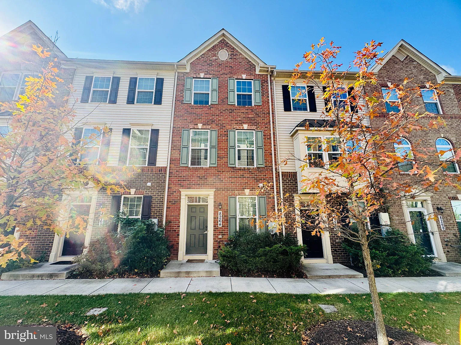 4 bed, 4.0 bath, 1920 sqft, $3,000 — Photo 1