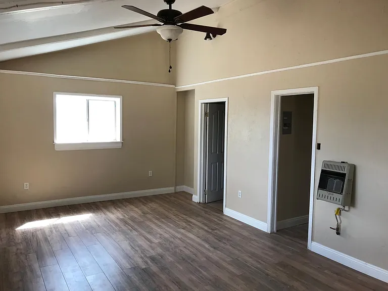Bedroom and bathroom side