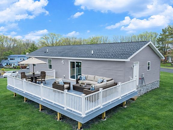 3rd image of 5 Deerfield Dr