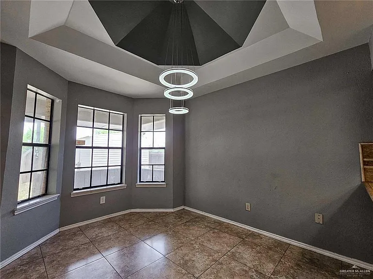 2208 Robin Ave W — Photo 11