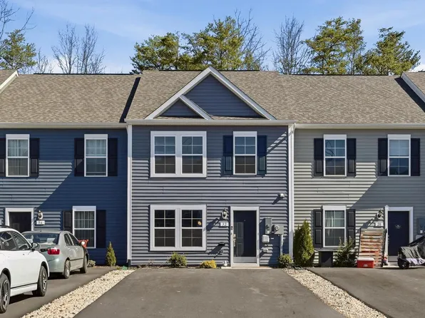 32 Pitch Pine Ct, Bunker Hill, WV 25413