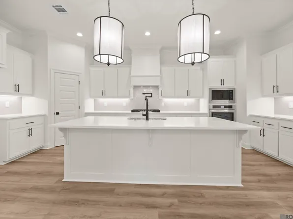 37157 Southdown Cir, Prairieville, LA 70769