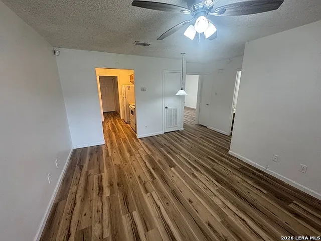 Building Photo - 202 Ash Dr #103