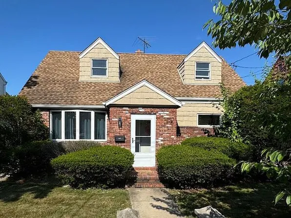 15838 84th St, Howard Beach, NY 11414