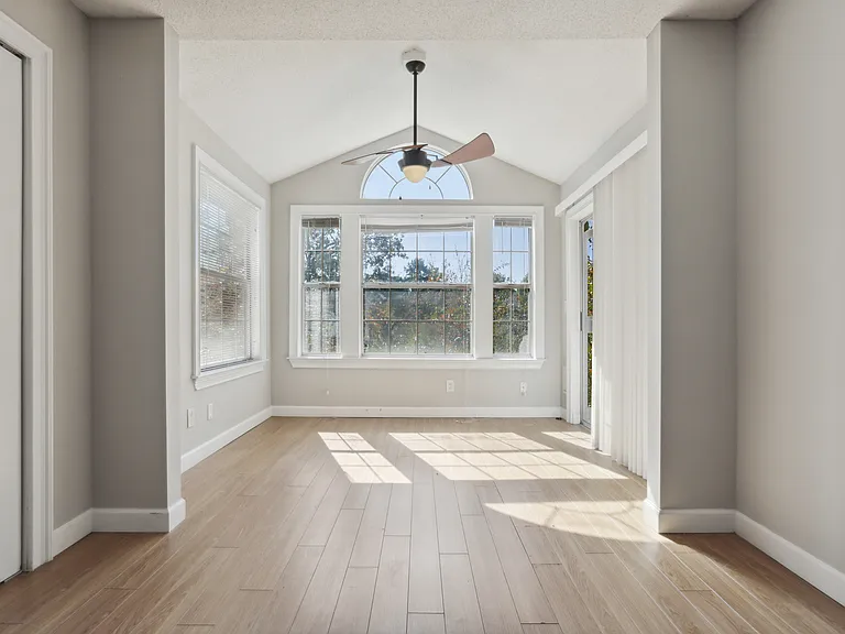 1007 Sandy Lane Dr — Photo 15