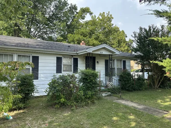 317 Caruthers Ave, Hohenwald, TN 38462