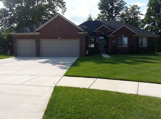 49909 Briar Pointe Dr, Macomb, MI 48044