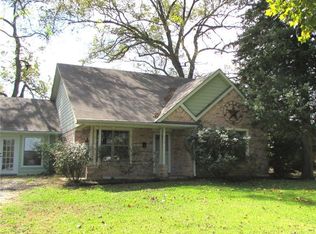 713 Market St W, Honey Grove, TX 75446