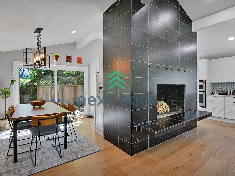 11810 NE 75th St — Photo 3