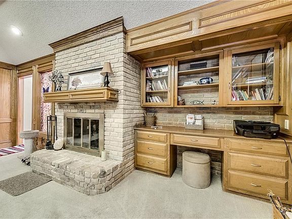 3rd image of 621 Pebblecreek Dr