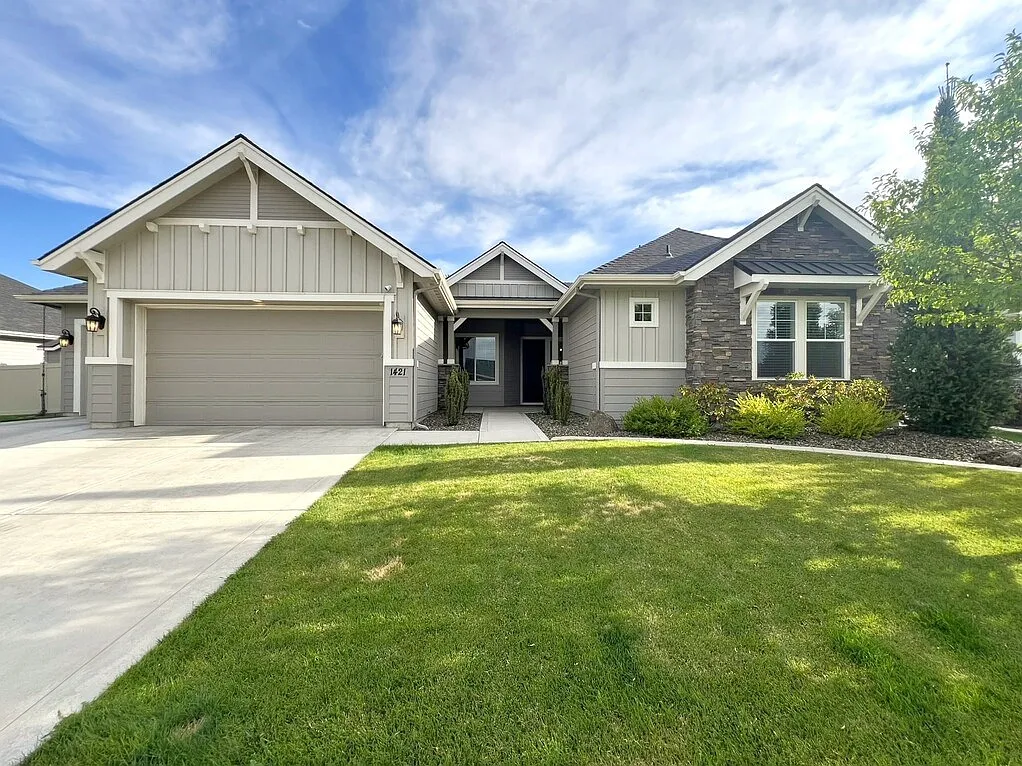 3 bed, 2.5 bath, 2921 sqft, $3,500 — Photo 1