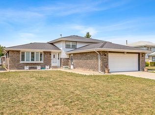 8046 S Octavia Ave, Bridgeview, IL 60455