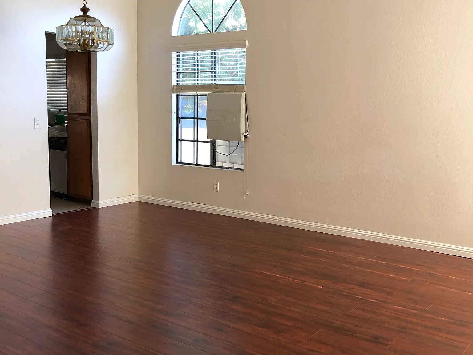 4 bed, 1879 sqft, $3,700 — Photo 3