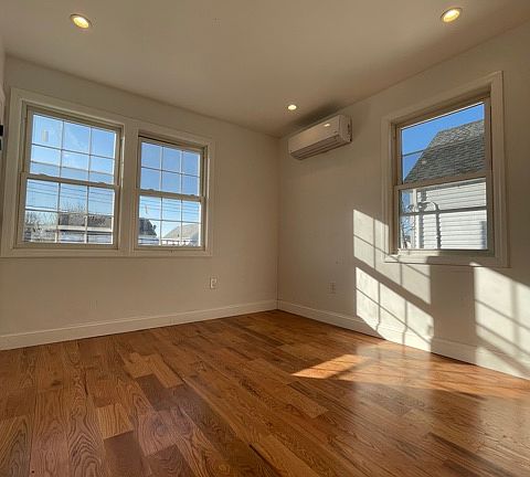 2nd image of 118-15 204th St