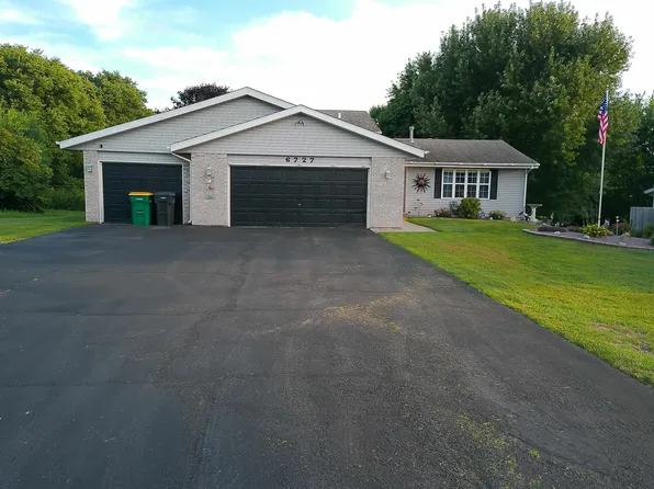 6727 Sawmill Dr, Roscoe, IL 61073