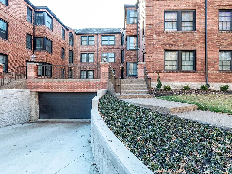 7570 Oxford Dr #1 — Photo 19