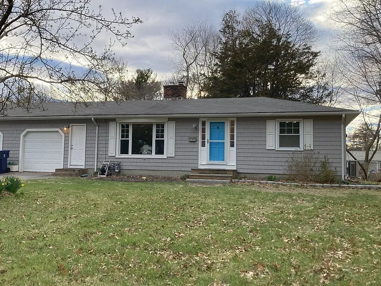 197 Shore Acres Ave — Photo 1